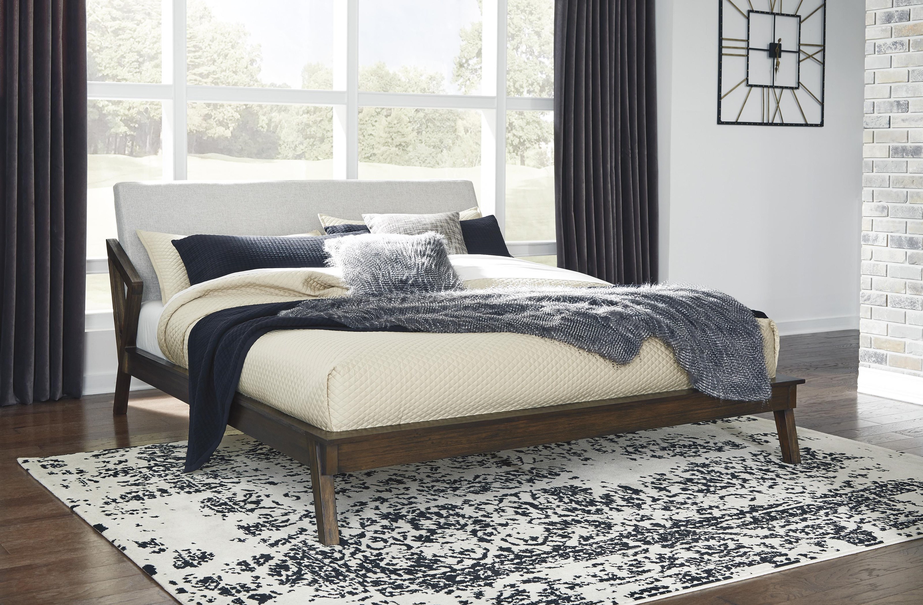 Signature Design by Ashley Kisper B51377+74 Queen Platform Bed